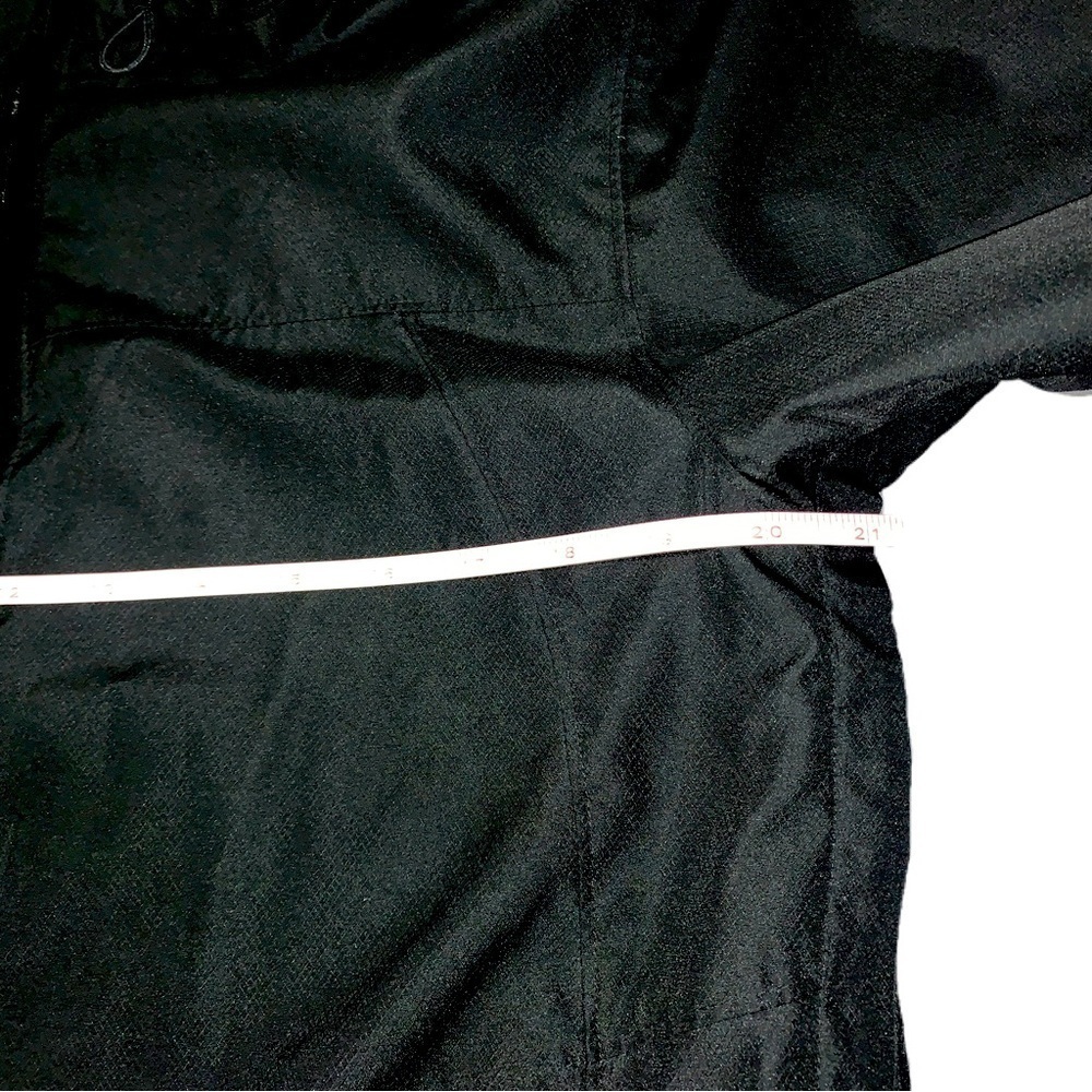 CS Black Jacket L Hooded Performance Wear Lightweight Packable Pockets Zip EUC - Picture 7 of 9